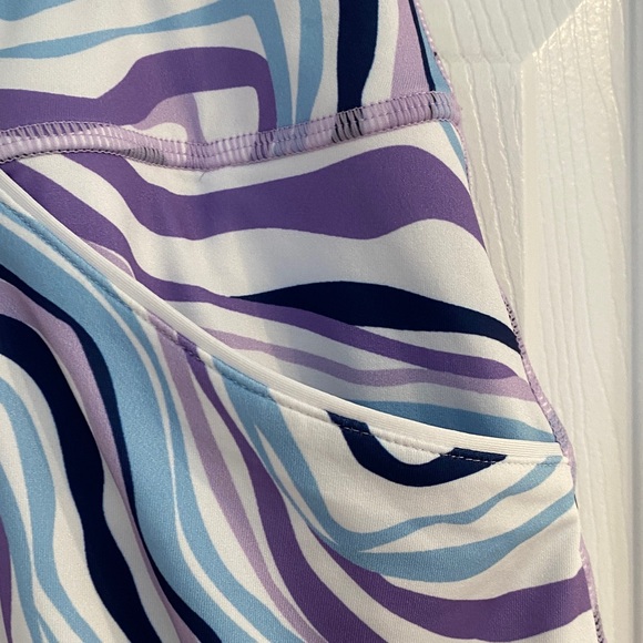 Coolibar Golf Skort Multicolor Wave Pattern, size Large, UV Protection - Picture 4 of 9